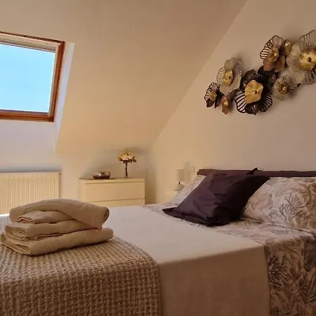 Junto A La Catedral Burgo