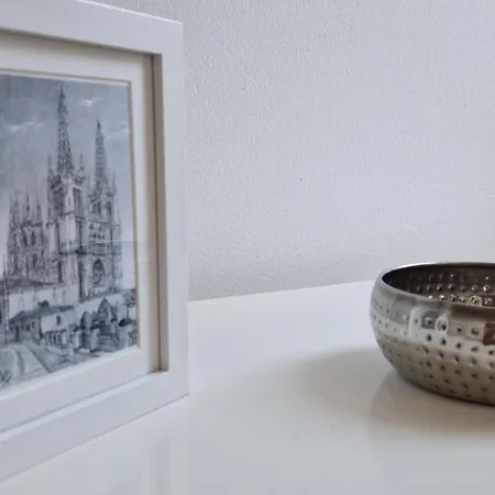 Junto A La Catedral * Burgo