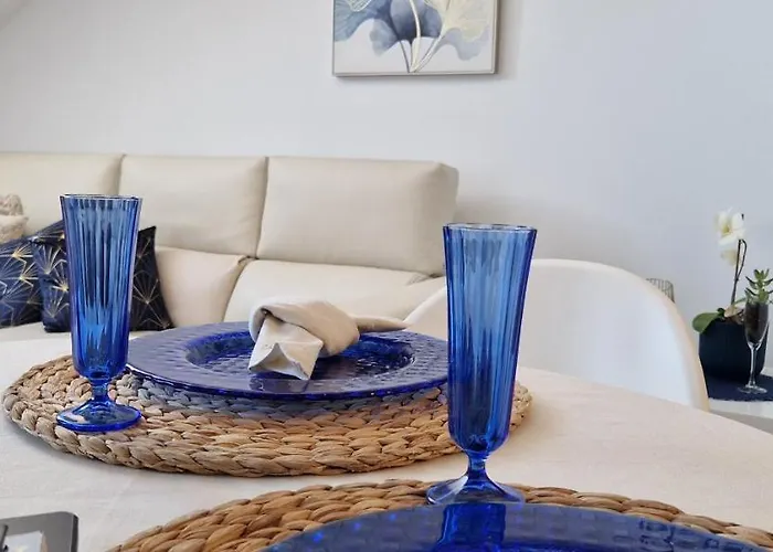 Junto A La Catedral *