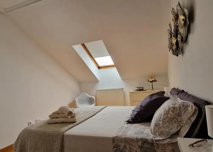 Junto A La Catedral * Burgo