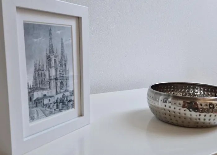 Junto A La Catedral * Burgo